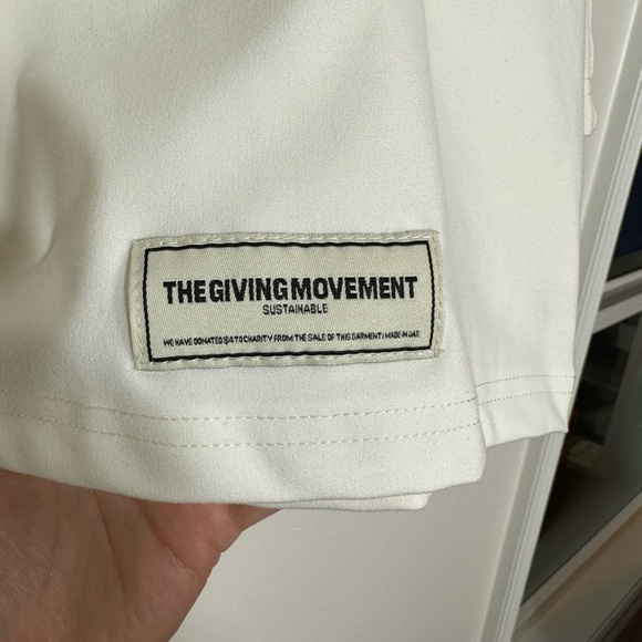 THE Giving Movement Boxy Light SoftSkin100© T-Shirt in Off White Size Small - Picture 4 of 7